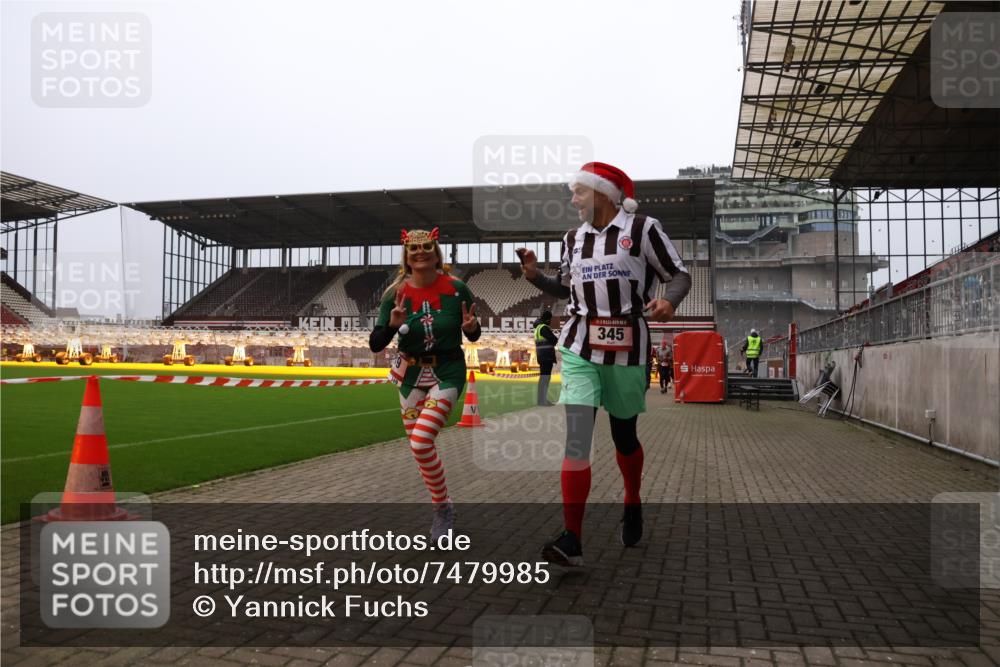 08.12.2024 - St. Pauli X-Mass-Run No. 14 Yannick Fuchs http://msf.ph/oto/7479985 08.12.2024 10:02:58 Ziel 345, 349, 613, 630, 1018, 1219, 1958, 2213, 2265, 2426, 3039, 3104, 3105 meine-sportfotos.de