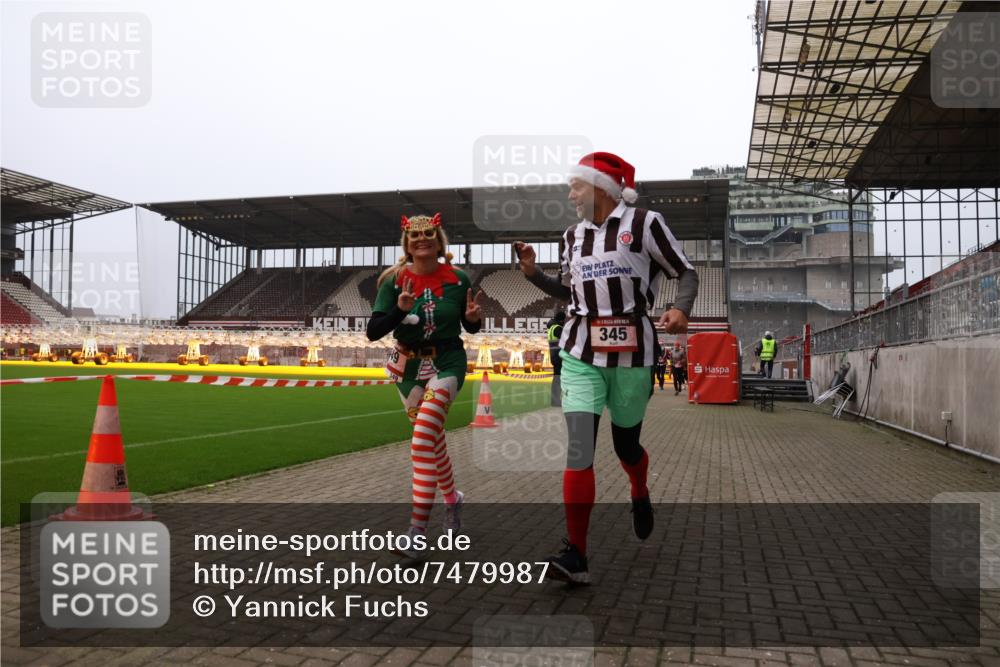 08.12.2024 - St. Pauli X-Mass-Run No. 14 Yannick Fuchs http://msf.ph/oto/7479987 08.12.2024 10:02:58 Ziel 345, 349, 613, 630, 1018, 1219, 1958, 2213, 2265, 2426, 3039, 3104, 3105 meine-sportfotos.de