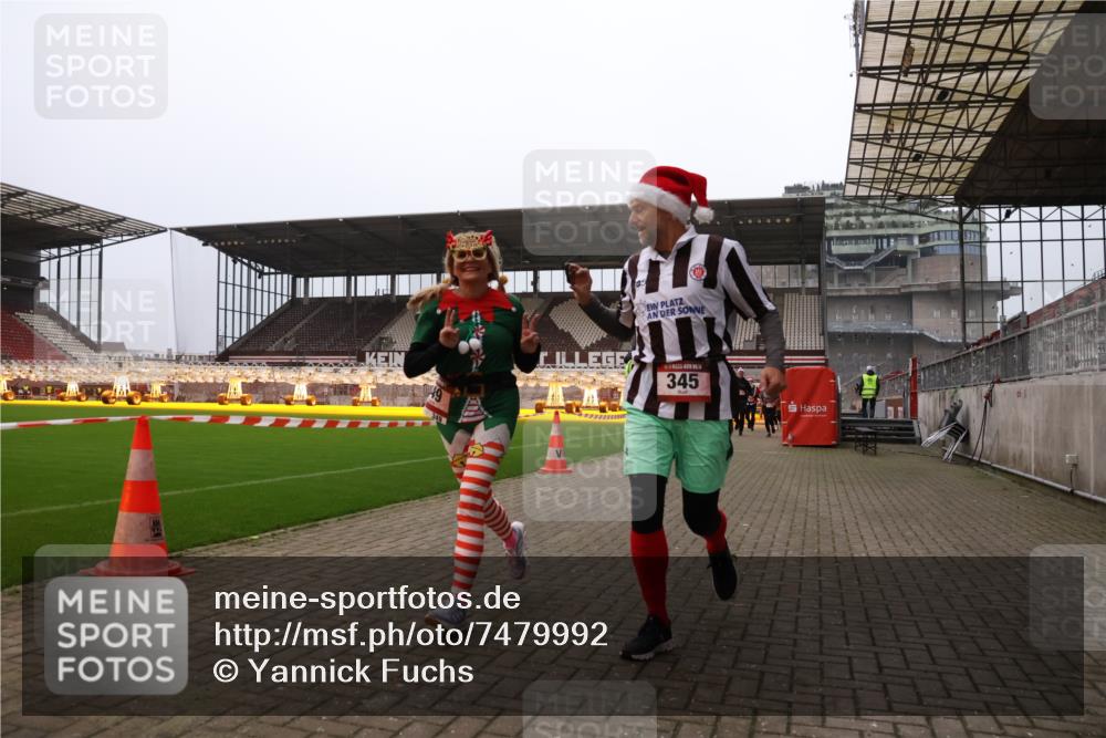 08.12.2024 - St. Pauli X-Mass-Run No. 14 Yannick Fuchs http://msf.ph/oto/7479992 08.12.2024 10:02:58 Ziel 345, 349, 613, 630, 1018, 1219, 1958, 2213, 2265, 2426, 3039, 3104, 3105 meine-sportfotos.de