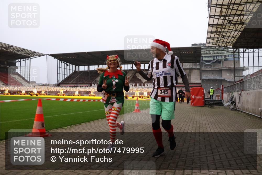 08.12.2024 - St. Pauli X-Mass-Run No. 14 Yannick Fuchs http://msf.ph/oto/7479995 08.12.2024 10:02:58 Ziel 345, 349, 613, 630, 1018, 1219, 1958, 2213, 2265, 2426, 3039, 3104, 3105 meine-sportfotos.de