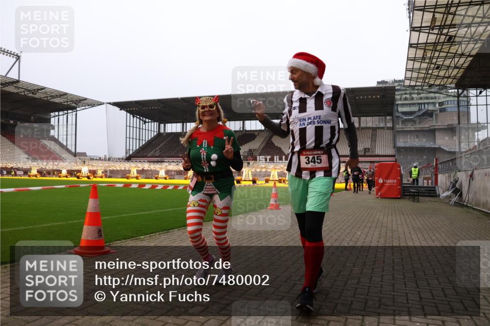 08.12.2024 - St. Pauli X-Mass-Run No. 14 Yannick Fuchs http://msf.ph/oto/7480002 08.12.2024 10:02:58 Ziel 345, 349, 613, 630, 1018, 1219, 1958, 2213, 2265, 2426, 3039, 3104, 3105 meine-sportfotos.de