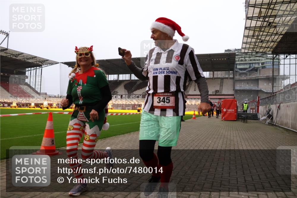 08.12.2024 - St. Pauli X-Mass-Run No. 14 Yannick Fuchs http://msf.ph/oto/7480014 08.12.2024 10:02:59 Ziel 345, 349, 613, 630, 1018, 1219, 1958, 2213, 2265, 2426, 3039, 3104, 3105 meine-sportfotos.de