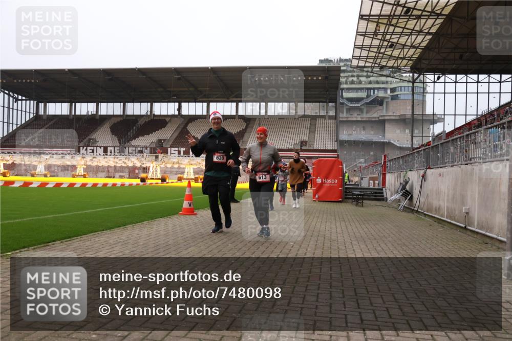 08.12.2024 - St. Pauli X-Mass-Run No. 14 Yannick Fuchs http://msf.ph/oto/7480098 08.12.2024 10:03:04 Ziel 253, 345, 349, 613, 630, 1219, 1385, 1958, 2213, 2265, 3039 meine-sportfotos.de