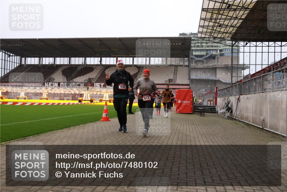 08.12.2024 - St. Pauli X-Mass-Run No. 14 Yannick Fuchs http://msf.ph/oto/7480102 08.12.2024 10:03:04 Ziel 253, 345, 349, 613, 630, 1219, 1385, 1958, 2213, 2265, 3039 meine-sportfotos.de