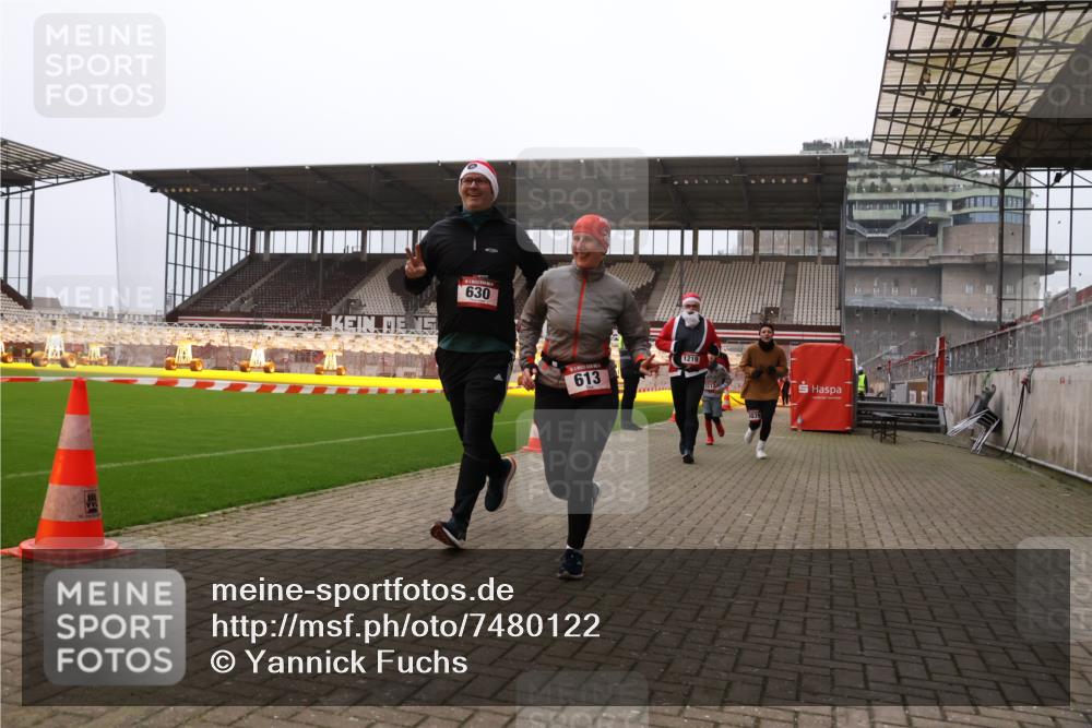 08.12.2024 - St. Pauli X-Mass-Run No. 14 Yannick Fuchs http://msf.ph/oto/7480122 08.12.2024 10:03:05 Ziel 253, 345, 349, 406, 613, 630, 1219, 1385, 1958, 2213, 2265, 3039 meine-sportfotos.de