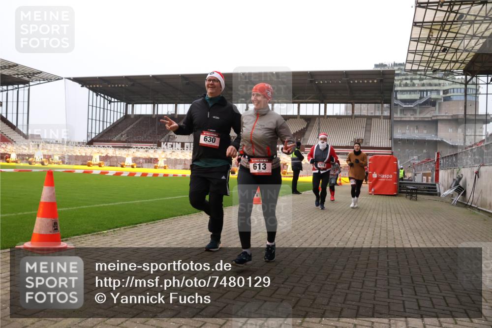 08.12.2024 - St. Pauli X-Mass-Run No. 14 Yannick Fuchs http://msf.ph/oto/7480129 08.12.2024 10:03:05 Ziel 253, 345, 349, 406, 613, 630, 1219, 1385, 1958, 2213, 2265, 3039 meine-sportfotos.de