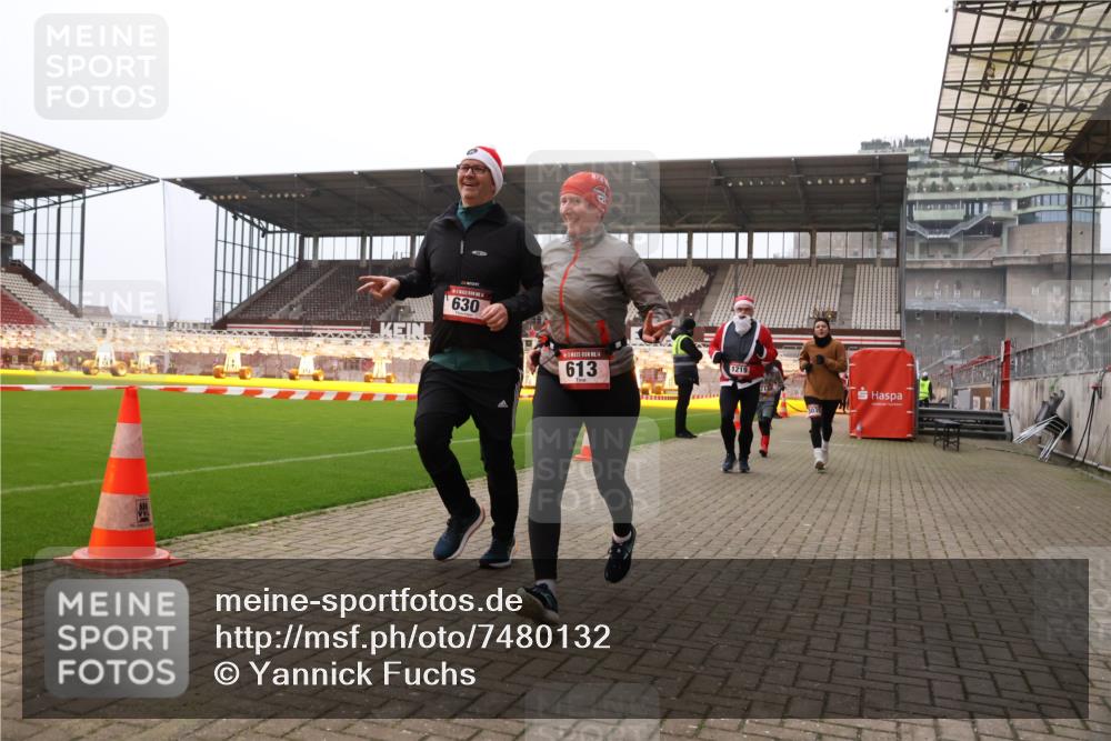 08.12.2024 - St. Pauli X-Mass-Run No. 14 Yannick Fuchs http://msf.ph/oto/7480132 08.12.2024 10:03:05 Ziel 253, 345, 349, 406, 613, 630, 1219, 1385, 1958, 2213, 2265, 3039 meine-sportfotos.de