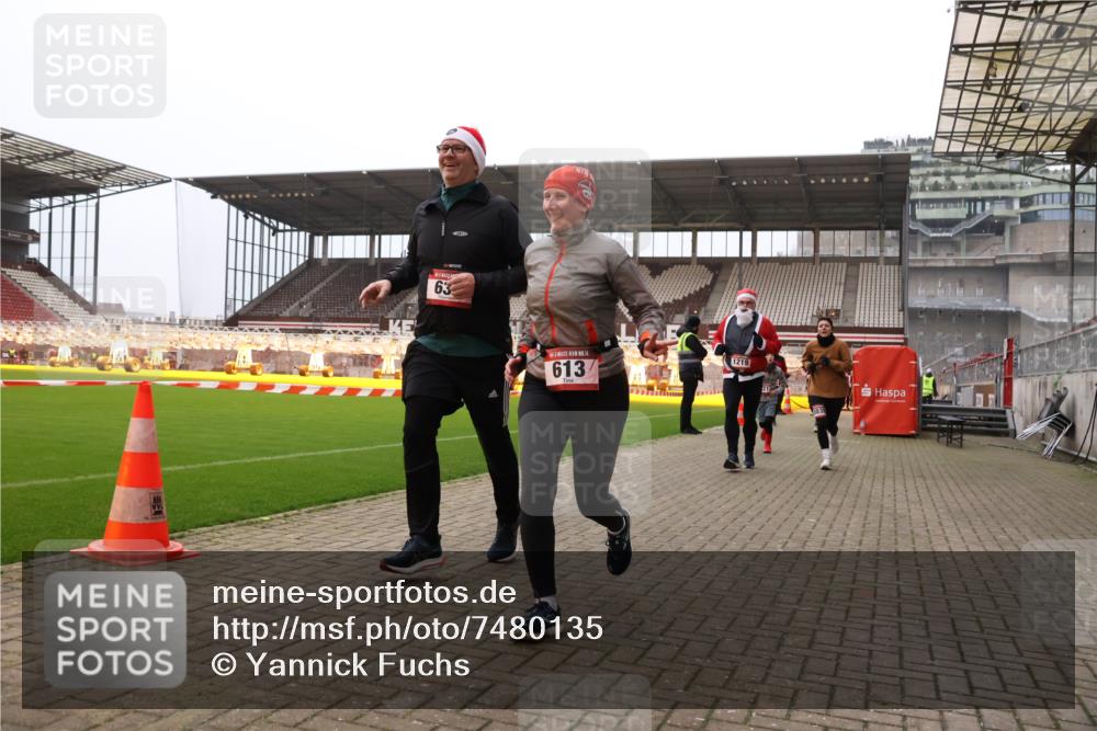 08.12.2024 - St. Pauli X-Mass-Run No. 14 Yannick Fuchs http://msf.ph/oto/7480135 08.12.2024 10:03:06 Ziel 253, 345, 349, 406, 613, 630, 809, 1219, 1385, 1958, 2213, 2265, 3039 meine-sportfotos.de
