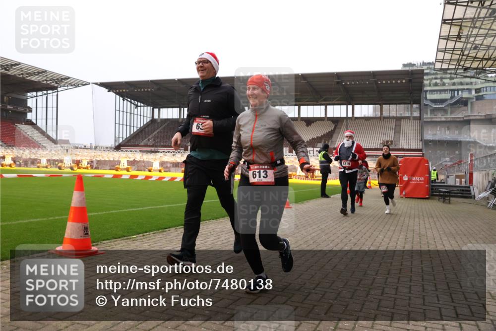 08.12.2024 - St. Pauli X-Mass-Run No. 14 Yannick Fuchs http://msf.ph/oto/7480138 08.12.2024 10:03:06 Ziel 253, 345, 349, 406, 613, 630, 809, 1219, 1385, 1958, 2213, 2265, 3039 meine-sportfotos.de