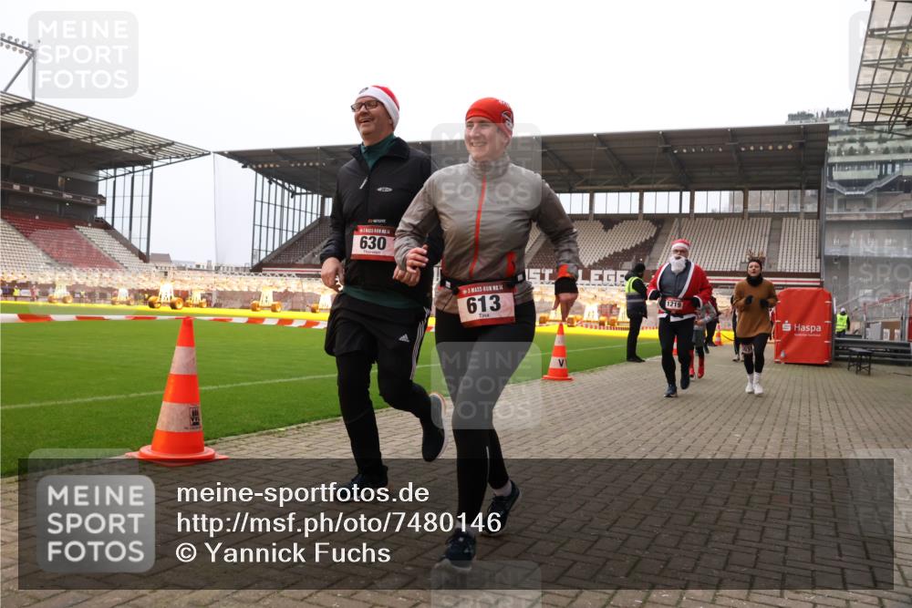 08.12.2024 - St. Pauli X-Mass-Run No. 14 Yannick Fuchs http://msf.ph/oto/7480146 08.12.2024 10:03:06 Ziel 253, 345, 349, 406, 613, 630, 809, 1219, 1385, 1958, 2213, 2265, 3039 meine-sportfotos.de