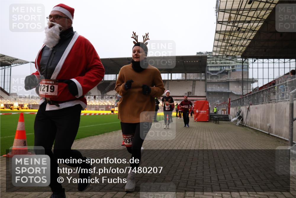 08.12.2024 - St. Pauli X-Mass-Run No. 14 Yannick Fuchs http://msf.ph/oto/7480207 08.12.2024 10:03:09 Ziel 253, 406, 613, 630, 809, 1219, 1385, 1958, 2213, 2265, 3039 meine-sportfotos.de