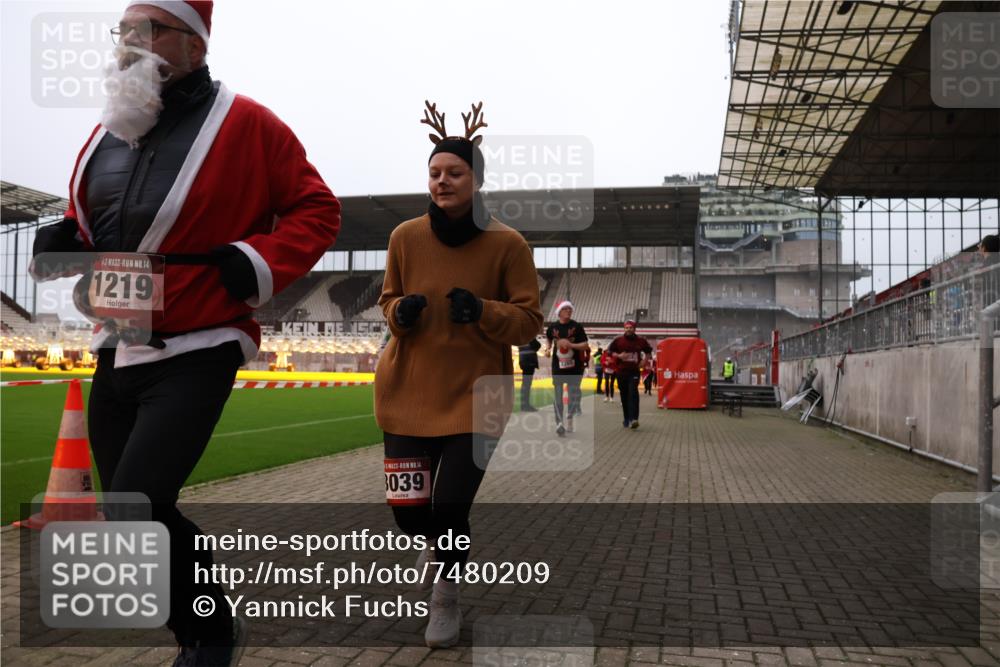 08.12.2024 - St. Pauli X-Mass-Run No. 14 Yannick Fuchs http://msf.ph/oto/7480209 08.12.2024 10:03:09 Ziel 253, 406, 613, 630, 809, 1219, 1385, 1958, 2213, 2265, 3039 meine-sportfotos.de