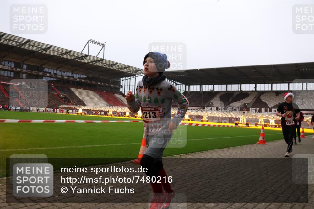08.12.2024 - St. Pauli X-Mass-Run No. 14 Yannick Fuchs http://msf.ph/oto/7480216 08.12.2024 10:03:10 Ziel 253, 406, 613, 630, 809, 1219, 1385, 1958, 2213, 2265, 3039 meine-sportfotos.de