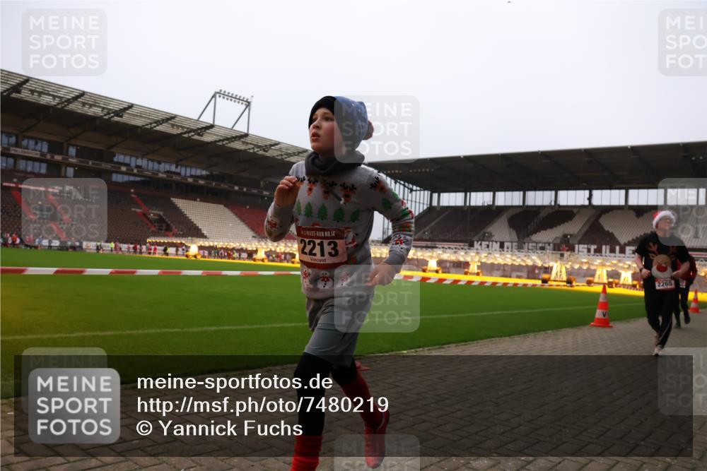 08.12.2024 - St. Pauli X-Mass-Run No. 14 Yannick Fuchs http://msf.ph/oto/7480219 08.12.2024 10:03:10 Ziel 253, 406, 613, 630, 809, 1219, 1385, 1958, 2213, 2265, 3039 meine-sportfotos.de