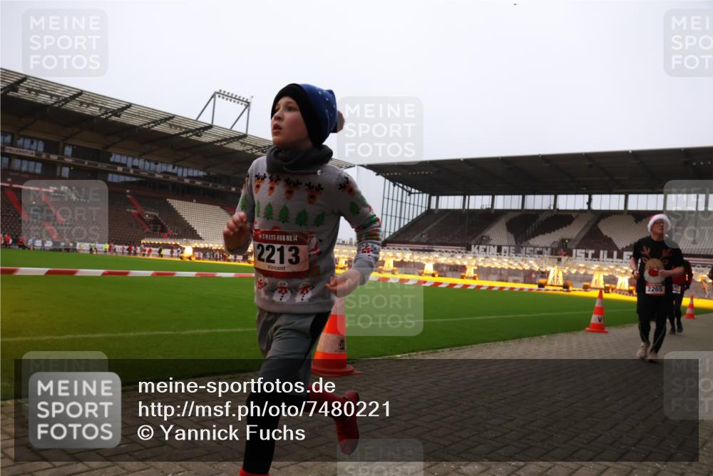 08.12.2024 - St. Pauli X-Mass-Run No. 14 Yannick Fuchs http://msf.ph/oto/7480221 08.12.2024 10:03:10 Ziel 253, 406, 613, 630, 809, 1219, 1385, 1958, 2213, 2265, 3039 meine-sportfotos.de