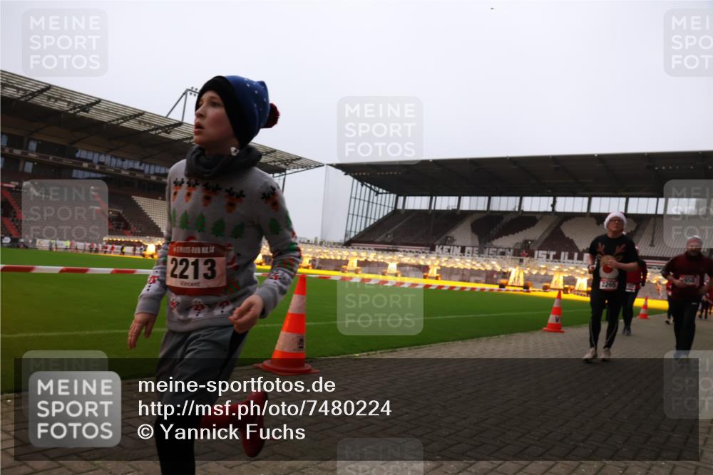 08.12.2024 - St. Pauli X-Mass-Run No. 14 Yannick Fuchs http://msf.ph/oto/7480224 08.12.2024 10:03:10 Ziel 253, 406, 613, 630, 809, 1219, 1385, 1958, 2213, 2265, 3039 meine-sportfotos.de