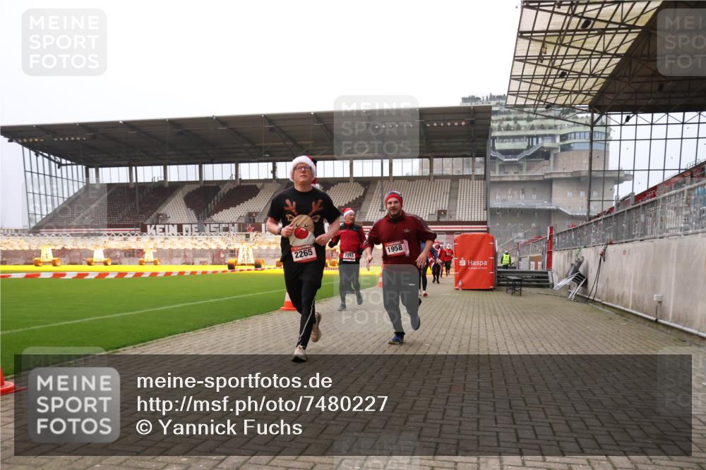 08.12.2024 - St. Pauli X-Mass-Run No. 14 Yannick Fuchs http://msf.ph/oto/7480227 08.12.2024 10:03:11 Ziel 253, 406, 613, 630, 809, 1219, 1385, 1958, 2213, 2265, 3039 meine-sportfotos.de