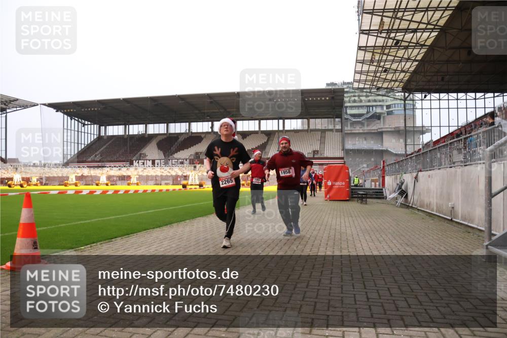 08.12.2024 - St. Pauli X-Mass-Run No. 14 Yannick Fuchs http://msf.ph/oto/7480230 08.12.2024 10:03:11 Ziel 253, 406, 613, 630, 809, 1219, 1385, 1958, 2213, 2265, 3039 meine-sportfotos.de