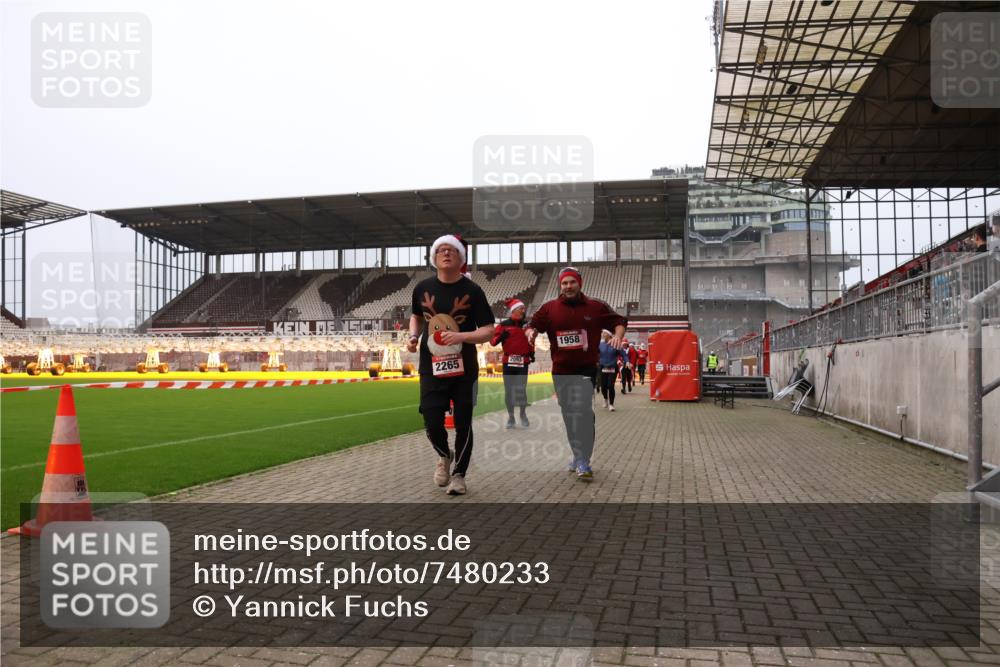 08.12.2024 - St. Pauli X-Mass-Run No. 14 Yannick Fuchs http://msf.ph/oto/7480233 08.12.2024 10:03:11 Ziel 253, 406, 613, 630, 809, 1219, 1385, 1958, 2213, 2265, 3039 meine-sportfotos.de