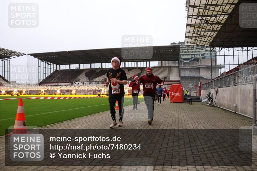 08.12.2024 - St. Pauli X-Mass-Run No. 14 Yannick Fuchs http://msf.ph/oto/7480234 08.12.2024 10:03:11 Ziel 253, 406, 613, 630, 809, 1219, 1385, 1958, 2213, 2265, 3039 meine-sportfotos.de
