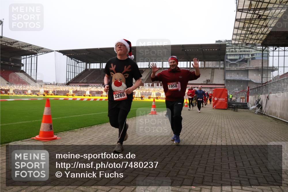 08.12.2024 - St. Pauli X-Mass-Run No. 14 Yannick Fuchs http://msf.ph/oto/7480237 08.12.2024 10:03:11 Ziel 253, 406, 613, 630, 809, 1219, 1385, 1958, 2213, 2265, 3039 meine-sportfotos.de
