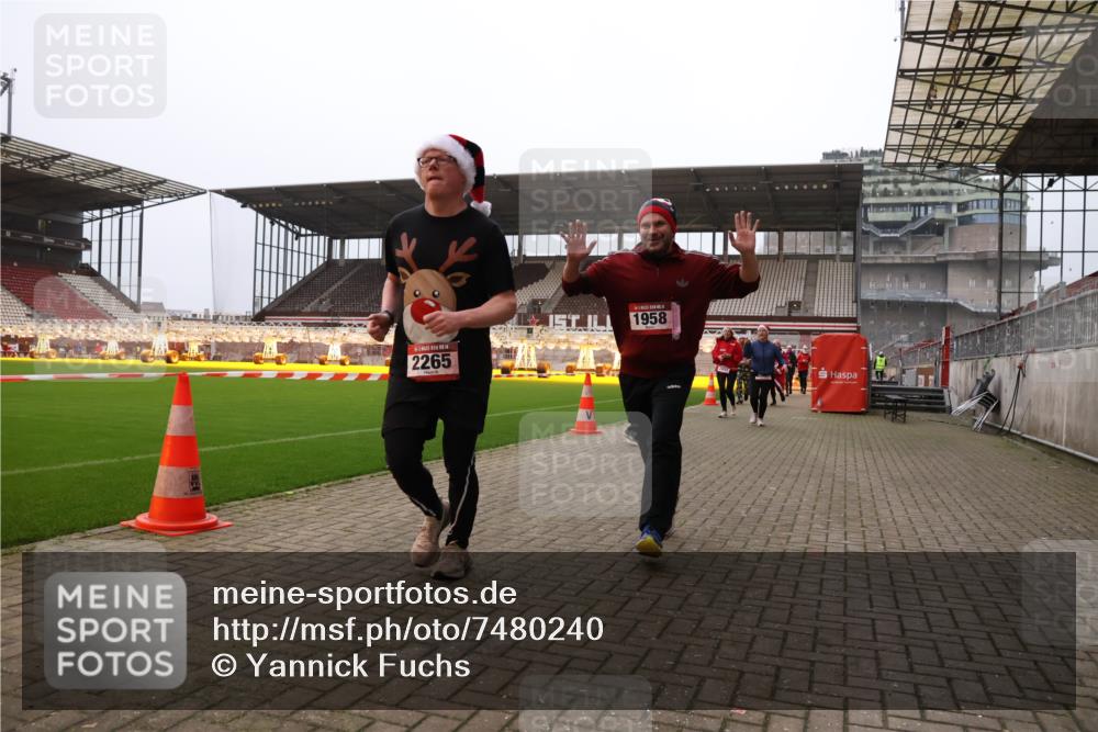 08.12.2024 - St. Pauli X-Mass-Run No. 14 Yannick Fuchs http://msf.ph/oto/7480240 08.12.2024 10:03:12 Ziel 253, 406, 613, 630, 809, 1219, 1385, 1958, 2213, 2265, 3039 meine-sportfotos.de