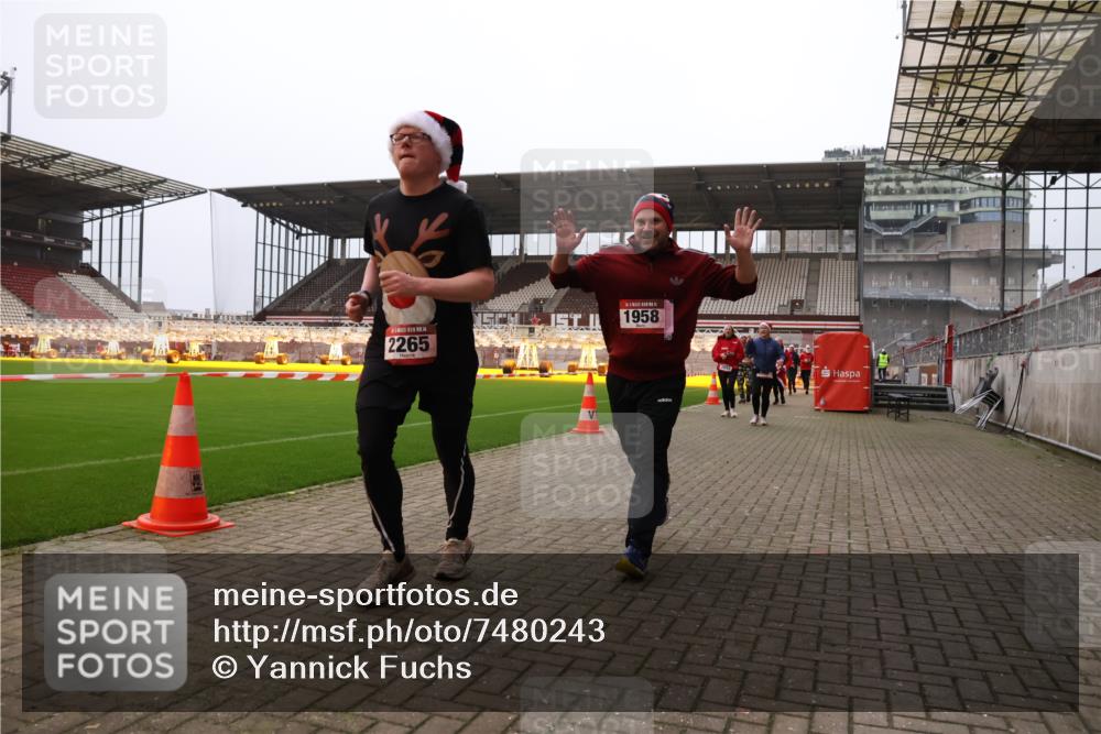 08.12.2024 - St. Pauli X-Mass-Run No. 14 Yannick Fuchs http://msf.ph/oto/7480243 08.12.2024 10:03:12 Ziel 253, 406, 613, 630, 809, 1219, 1385, 1958, 2213, 2265, 3039 meine-sportfotos.de