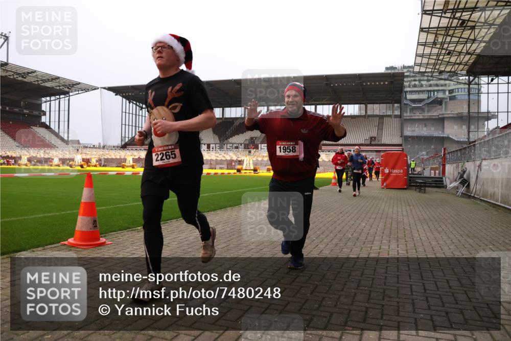 08.12.2024 - St. Pauli X-Mass-Run No. 14 Yannick Fuchs http://msf.ph/oto/7480248 08.12.2024 10:03:12 Ziel 253, 406, 613, 630, 809, 1219, 1385, 1958, 2213, 2265, 3039 meine-sportfotos.de