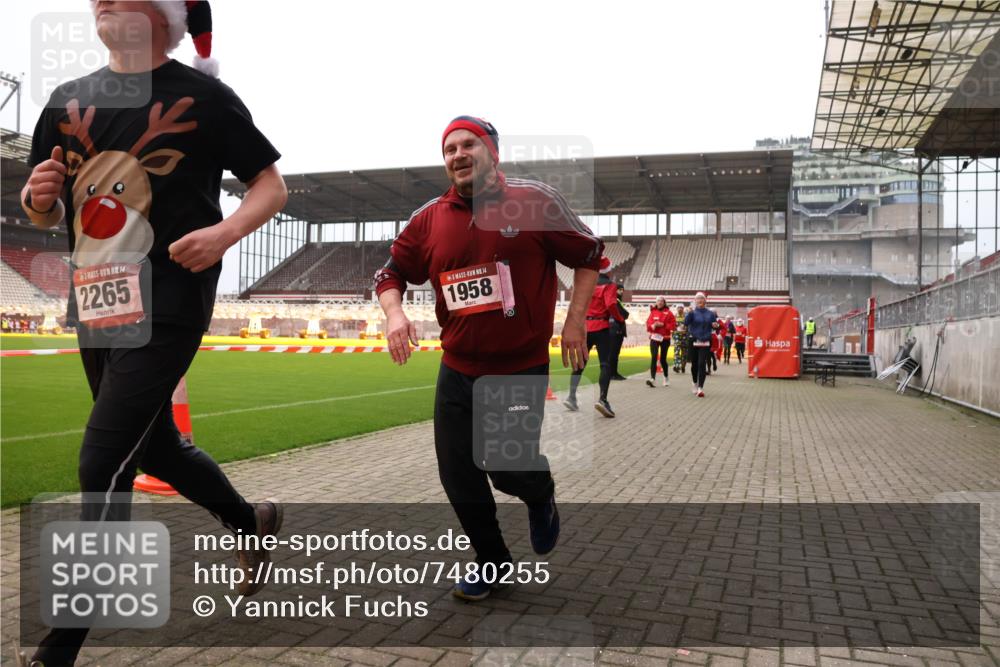 08.12.2024 - St. Pauli X-Mass-Run No. 14 Yannick Fuchs http://msf.ph/oto/7480255 08.12.2024 10:03:12 Ziel 253, 406, 613, 630, 809, 1219, 1385, 1958, 2213, 2265, 3039 meine-sportfotos.de