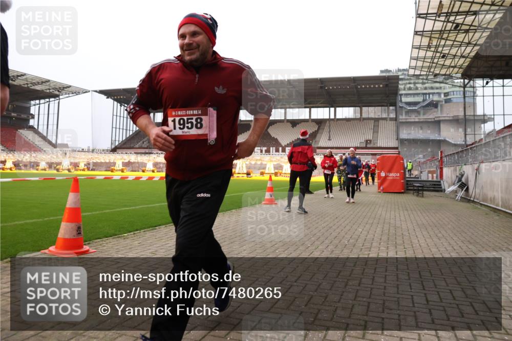 08.12.2024 - St. Pauli X-Mass-Run No. 14 Yannick Fuchs http://msf.ph/oto/7480265 08.12.2024 10:03:12 Ziel 253, 406, 613, 630, 809, 1219, 1385, 1958, 2213, 2265, 3039 meine-sportfotos.de