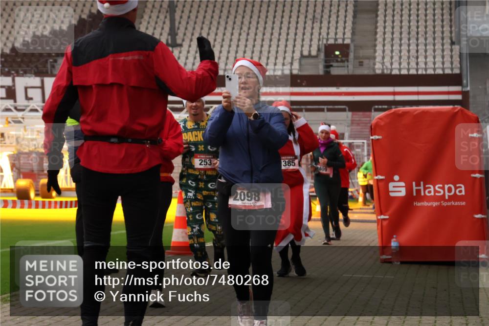 08.12.2024 - St. Pauli X-Mass-Run No. 14 Yannick Fuchs http://msf.ph/oto/7480268 08.12.2024 10:03:13 Ziel 253, 406, 613, 630, 809, 1219, 1385, 1958, 2213, 2265, 3039 meine-sportfotos.de