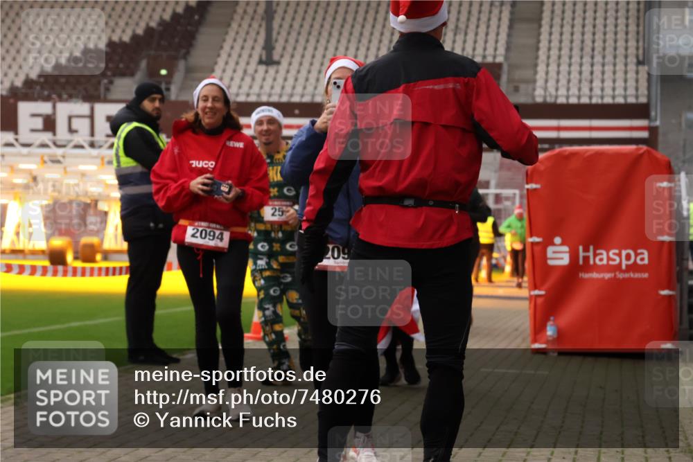 08.12.2024 - St. Pauli X-Mass-Run No. 14 Yannick Fuchs http://msf.ph/oto/7480276 08.12.2024 10:03:14 Ziel 253, 406, 613, 630, 809, 1219, 1385, 1958, 2213, 2265, 2822, 3039 meine-sportfotos.de