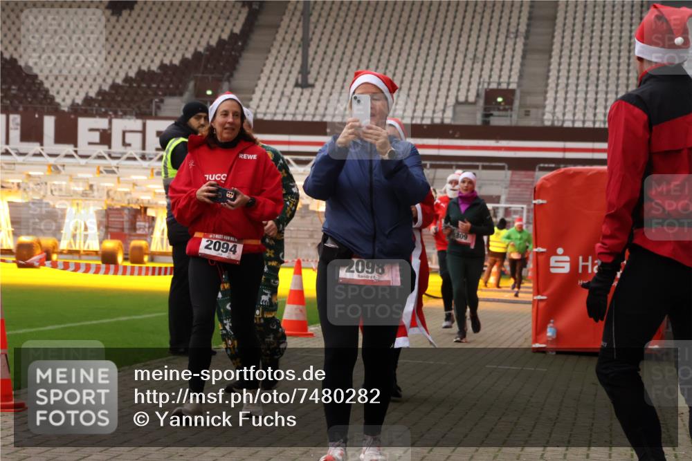 08.12.2024 - St. Pauli X-Mass-Run No. 14 Yannick Fuchs http://msf.ph/oto/7480282 08.12.2024 10:03:15 Ziel 253, 406, 630, 809, 1219, 1385, 1958, 2213, 2265, 2822, 3039 meine-sportfotos.de