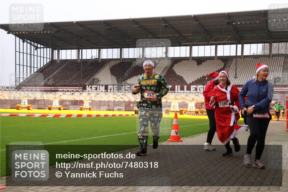 08.12.2024 - St. Pauli X-Mass-Run No. 14 Yannick Fuchs http://msf.ph/oto/7480318 08.12.2024 10:03:17 Ziel 253, 406, 809, 1219, 1385, 1958, 2213, 2265, 2822, 3039 meine-sportfotos.de