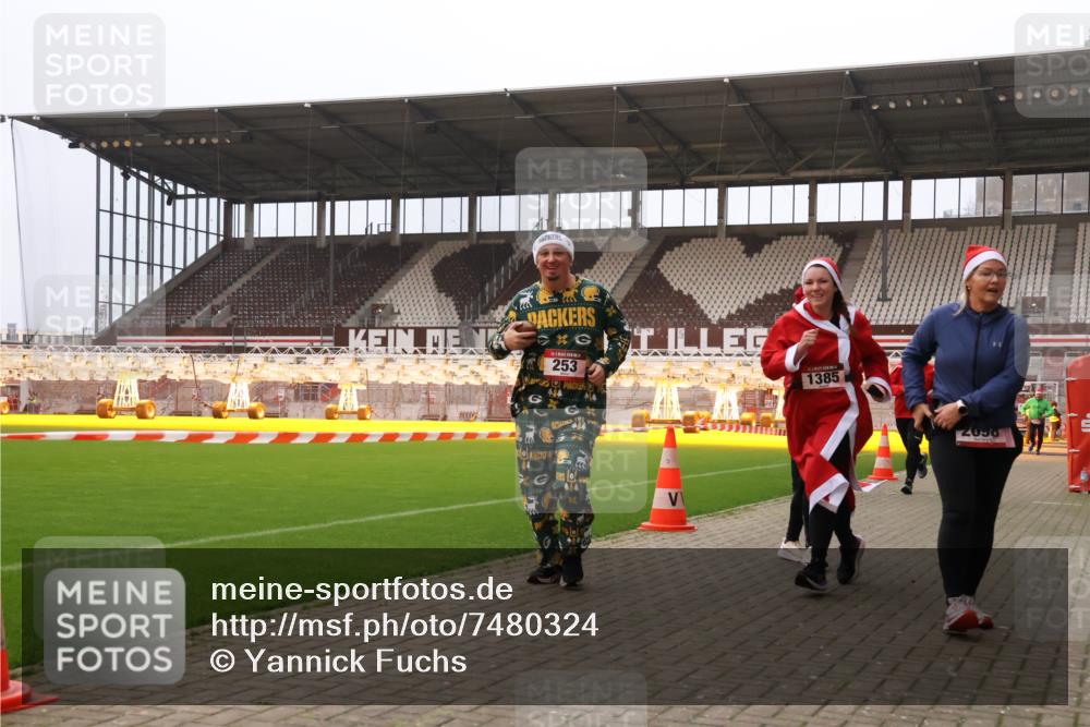 08.12.2024 - St. Pauli X-Mass-Run No. 14 Yannick Fuchs http://msf.ph/oto/7480324 08.12.2024 10:03:17 Ziel 253, 406, 809, 1219, 1385, 1958, 2213, 2265, 2822, 3039 meine-sportfotos.de