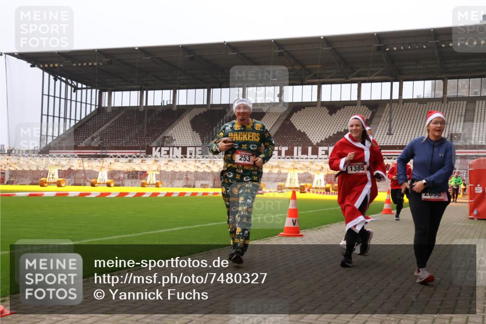 08.12.2024 - St. Pauli X-Mass-Run No. 14 Yannick Fuchs http://msf.ph/oto/7480327 08.12.2024 10:03:17 Ziel 253, 406, 809, 1219, 1385, 1958, 2213, 2265, 2822, 3039 meine-sportfotos.de