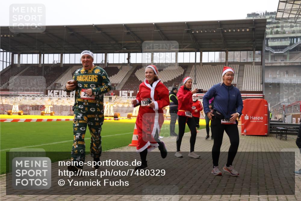 08.12.2024 - St. Pauli X-Mass-Run No. 14 Yannick Fuchs http://msf.ph/oto/7480329 08.12.2024 10:03:17 Ziel 253, 406, 809, 1219, 1385, 1958, 2213, 2265, 2822, 3039 meine-sportfotos.de