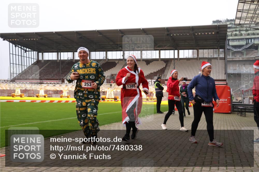 08.12.2024 - St. Pauli X-Mass-Run No. 14 Yannick Fuchs http://msf.ph/oto/7480338 08.12.2024 10:03:18 Ziel 253, 406, 809, 1219, 1385, 1958, 2213, 2265, 2822, 3039 meine-sportfotos.de