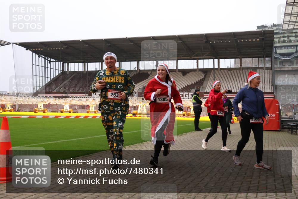 08.12.2024 - St. Pauli X-Mass-Run No. 14 Yannick Fuchs http://msf.ph/oto/7480341 08.12.2024 10:03:18 Ziel 253, 406, 809, 1219, 1385, 1958, 2213, 2265, 2822, 3039 meine-sportfotos.de