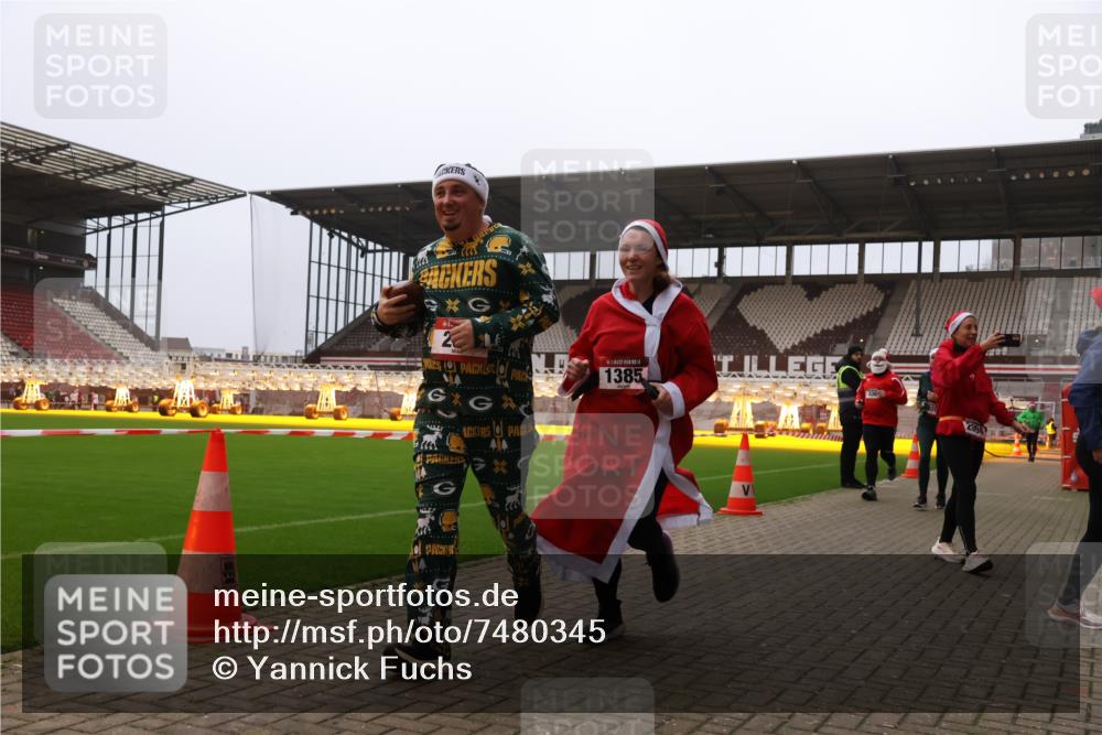 08.12.2024 - St. Pauli X-Mass-Run No. 14 Yannick Fuchs http://msf.ph/oto/7480345 08.12.2024 10:03:18 Ziel 253, 406, 809, 1219, 1385, 1958, 2213, 2265, 2822, 3039 meine-sportfotos.de