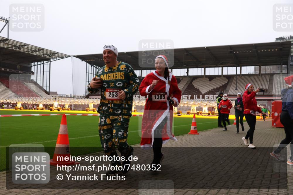 08.12.2024 - St. Pauli X-Mass-Run No. 14 Yannick Fuchs http://msf.ph/oto/7480352 08.12.2024 10:03:18 Ziel 253, 406, 809, 1219, 1385, 1958, 2213, 2265, 2822, 3039 meine-sportfotos.de