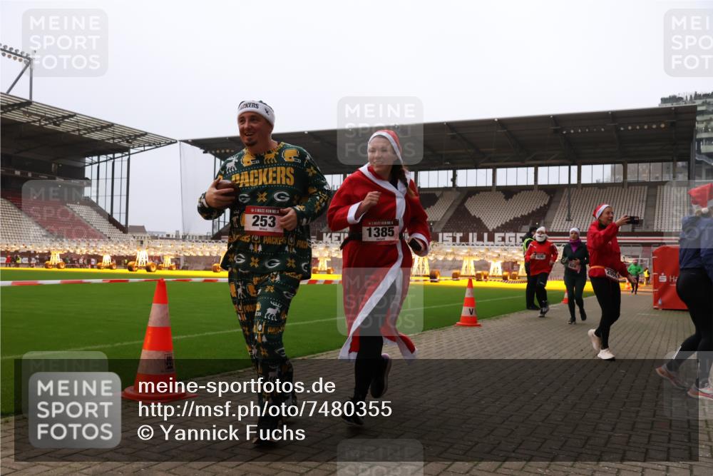 08.12.2024 - St. Pauli X-Mass-Run No. 14 Yannick Fuchs http://msf.ph/oto/7480355 08.12.2024 10:03:18 Ziel 253, 406, 809, 1219, 1385, 1958, 2213, 2265, 2822, 3039 meine-sportfotos.de