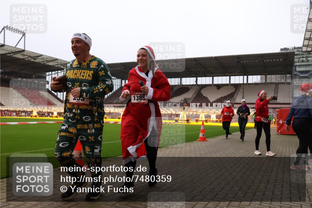 08.12.2024 - St. Pauli X-Mass-Run No. 14 Yannick Fuchs http://msf.ph/oto/7480359 08.12.2024 10:03:19 Ziel 253, 406, 809, 1385, 1958, 2213, 2265, 2822 meine-sportfotos.de