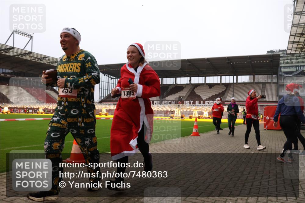 08.12.2024 - St. Pauli X-Mass-Run No. 14 Yannick Fuchs http://msf.ph/oto/7480363 08.12.2024 10:03:19 Ziel 253, 406, 809, 1385, 1958, 2213, 2265, 2822 meine-sportfotos.de