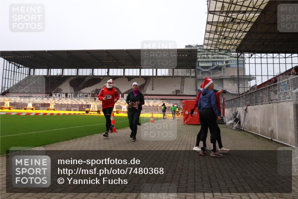 08.12.2024 - St. Pauli X-Mass-Run No. 14 Yannick Fuchs http://msf.ph/oto/7480368 08.12.2024 10:03:20 Ziel 253, 406, 809, 1385, 2265, 2822, 3260 meine-sportfotos.de