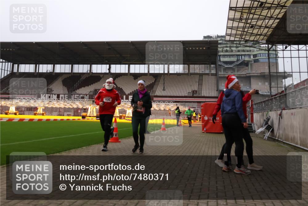 08.12.2024 - St. Pauli X-Mass-Run No. 14 Yannick Fuchs http://msf.ph/oto/7480371 08.12.2024 10:03:20 Ziel 253, 406, 809, 1385, 2265, 2822, 3260 meine-sportfotos.de