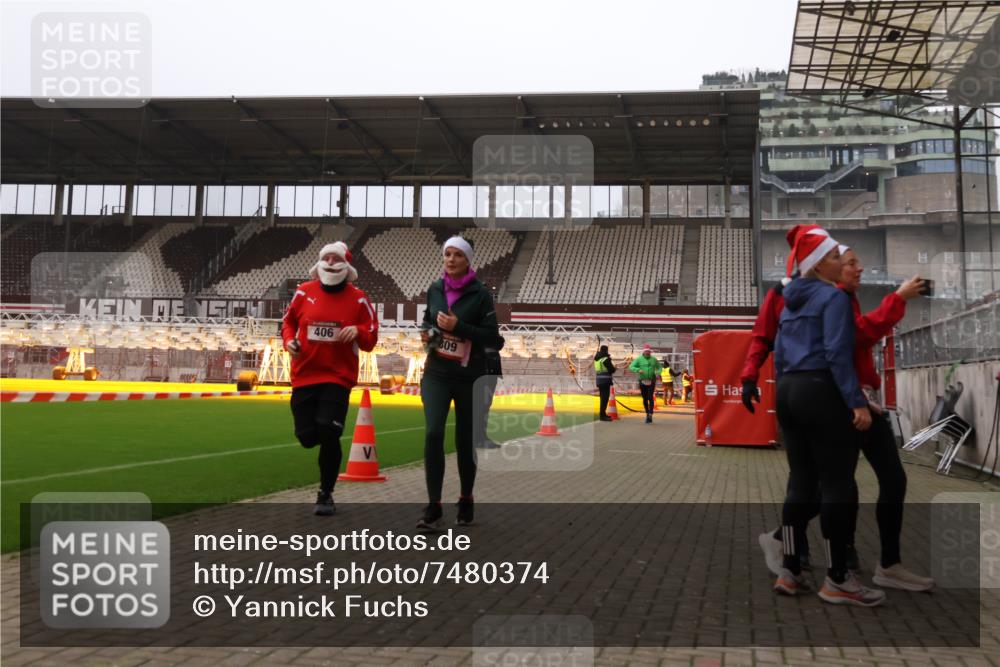 08.12.2024 - St. Pauli X-Mass-Run No. 14 Yannick Fuchs http://msf.ph/oto/7480374 08.12.2024 10:03:20 Ziel 253, 406, 809, 1385, 2265, 2822, 3260 meine-sportfotos.de