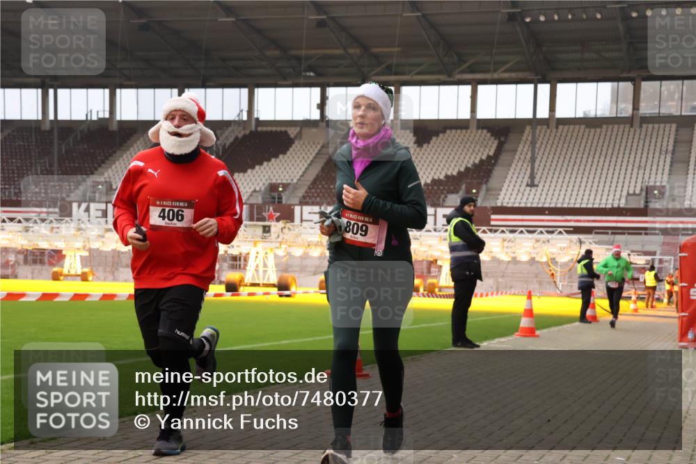 08.12.2024 - St. Pauli X-Mass-Run No. 14 Yannick Fuchs http://msf.ph/oto/7480377 08.12.2024 10:03:21 Ziel 253, 406, 809, 1385, 2822, 3260 meine-sportfotos.de