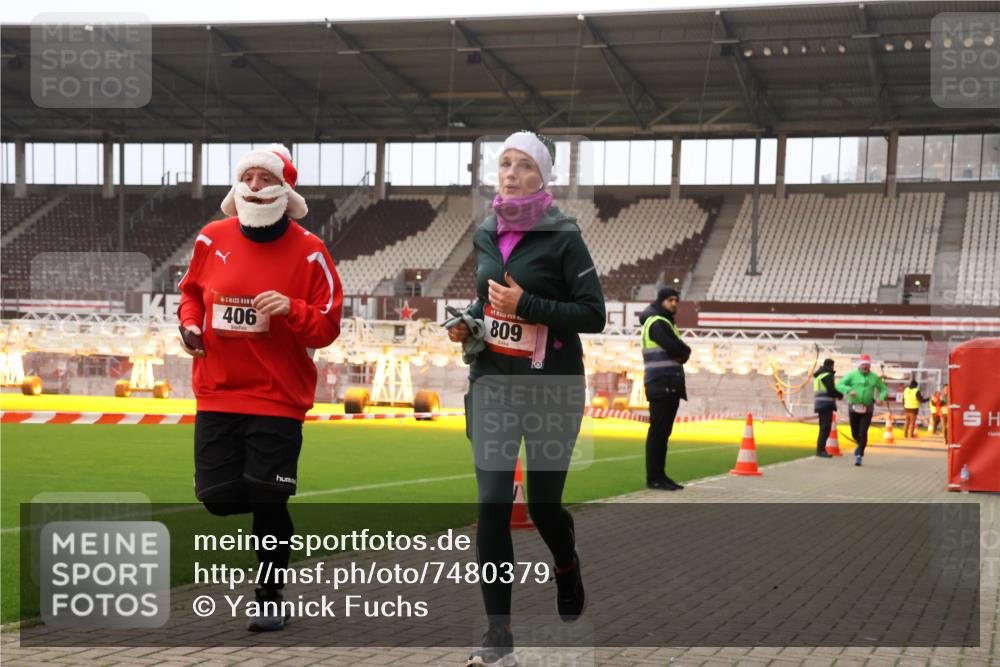 08.12.2024 - St. Pauli X-Mass-Run No. 14 Yannick Fuchs http://msf.ph/oto/7480379 08.12.2024 10:03:21 Ziel 253, 406, 809, 1385, 2822, 3260 meine-sportfotos.de