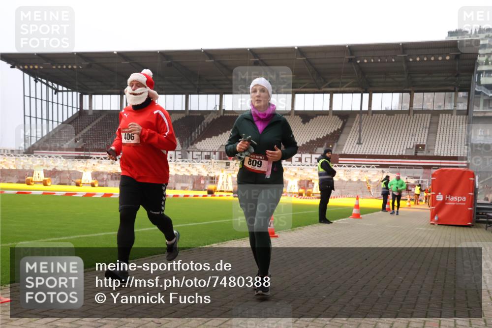 08.12.2024 - St. Pauli X-Mass-Run No. 14 Yannick Fuchs http://msf.ph/oto/7480388 08.12.2024 10:03:21 Ziel 253, 406, 809, 1385, 2822, 3260 meine-sportfotos.de
